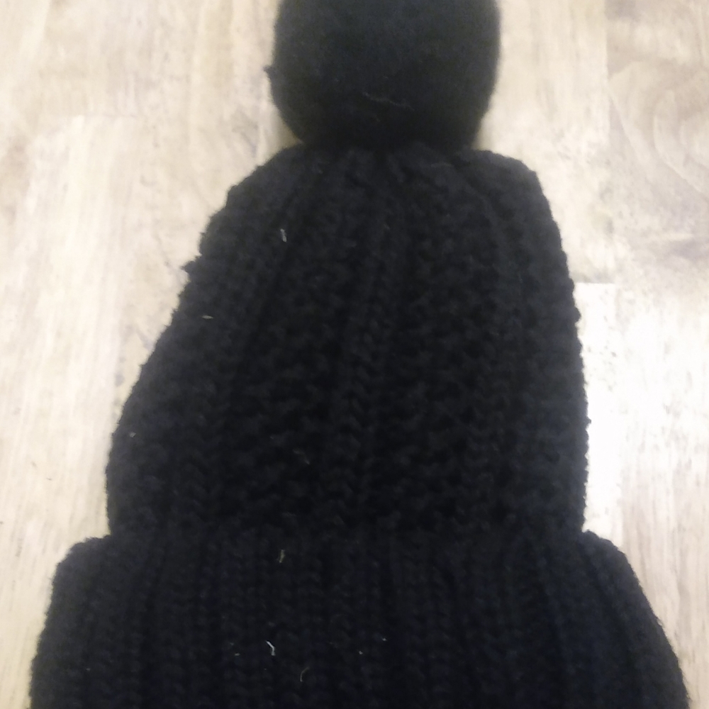 Extra warm beanie with puffball